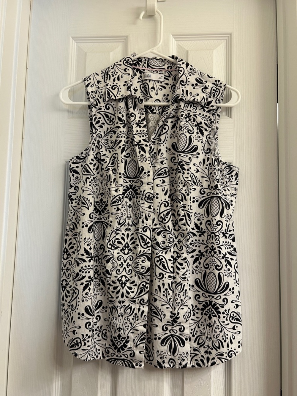 croft & barrow Black and White Sleeveless Printed Collared Camisole